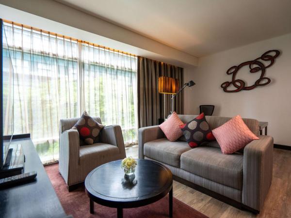 Park Plaza Bangkok Soi 18 : photo 3 de la chambre suite junior