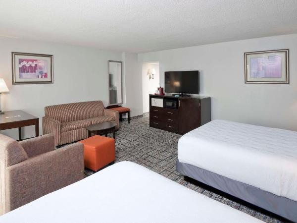 Best Western Plus Hotel & Conference Center : photo 4 de la chambre chambre avec 2 lits queen-size et canapé-lit - non-fumeurs