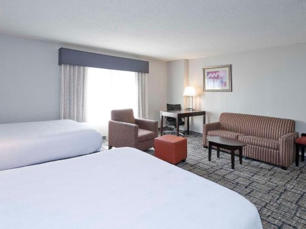 Best Western Plus Hotel & Conference Center : photo 5 de la chambre chambre avec 2 lits queen-size et canapé-lit - non-fumeurs