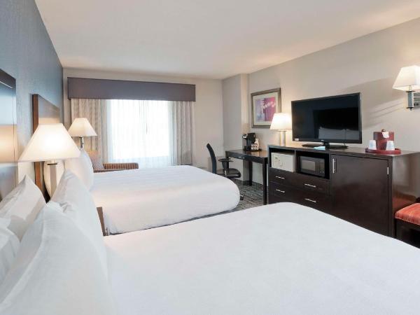 Best Western Plus Hotel & Conference Center : photo 3 de la chambre chambre avec 2 lits queen-size et baignoire - accessible aux personnes à mobilité réduite/non-fumeurs