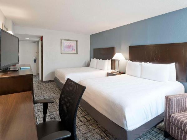 Best Western Plus Hotel & Conference Center : photo 1 de la chambre chambre avec 2 lits queen-size et baignoire - accessible aux personnes à mobilité réduite/non-fumeurs