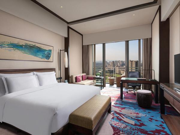Crowne Plaza Chongqing New North Zone, an IHG Hotel : photo 6 de la chambre luxueuse chambre king avec balcon