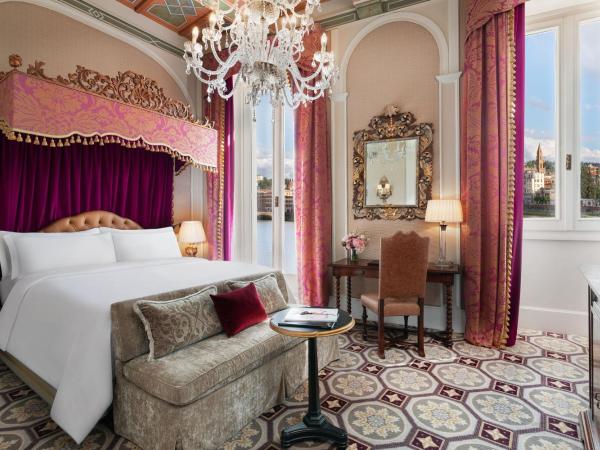 The St. Regis Florence : photo 4 de la chambre chambre lit king-size deluxe arno