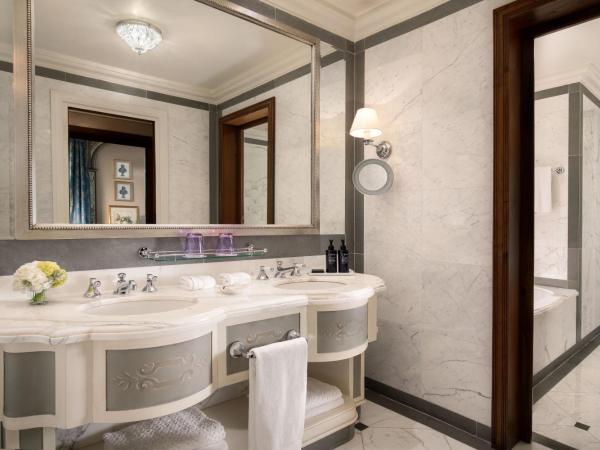 The St. Regis Florence : photo 9 de la chambre suite royale 1 lit king-size