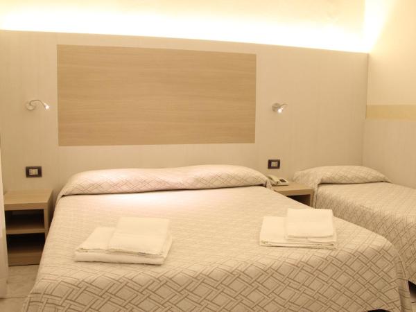 Hotel Due Giardini : photo 4 de la chambre chambre triple