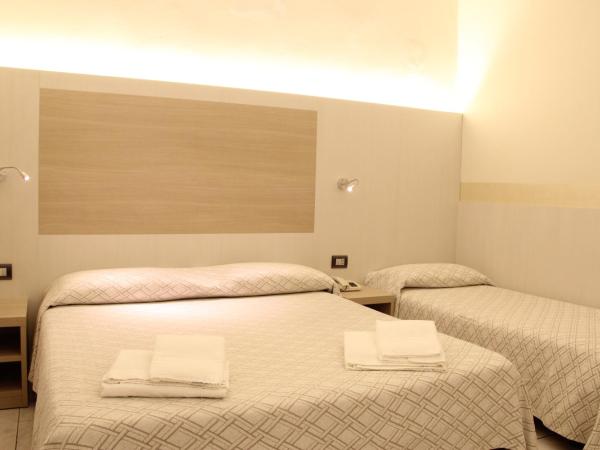 Hotel Due Giardini : photo 7 de la chambre chambre triple