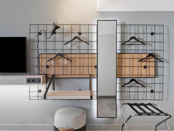 Moxy La Ciotat : photo 7 de la chambre chambre lit queen-size moxy sleeper avec balcon