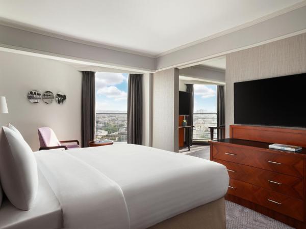 Paris Marriott Rive Gauche Hotel & Conference Center : photo 2 de la chambre suite junior lit king-size