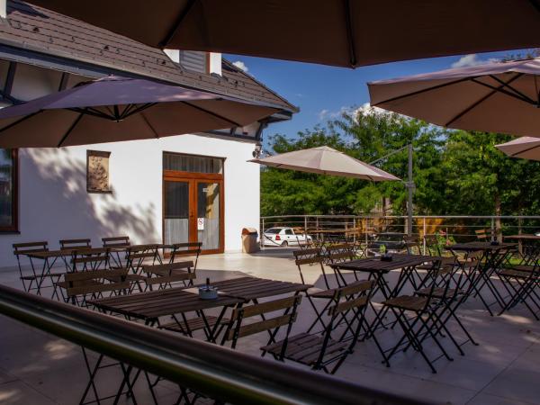 Reneszánsz Vendégház : photo 4 de la chambre chambre double avec 2 lits doubles