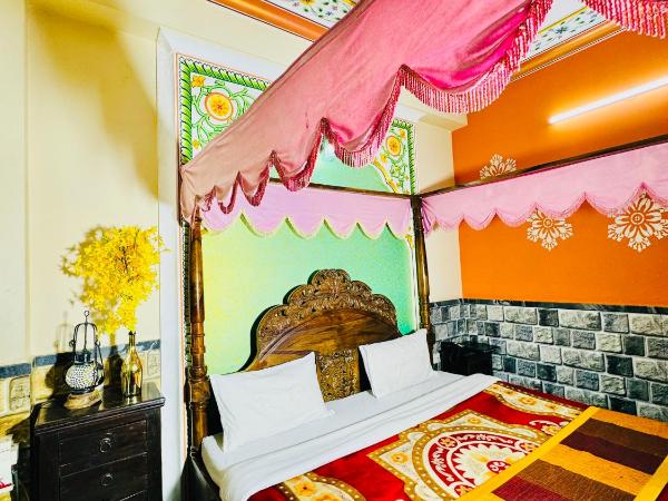 Hotel Moon Light Palace : photo 8 de la chambre chambre lit king-size avec balcon