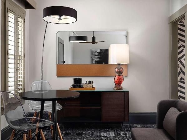 The Barnes San Francisco, Tapestry Collection by Hilton : photo 3 de la chambre suite junior lit king-size