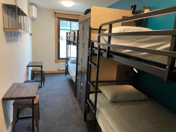 Northwest Portland Hostel : photo 1 de la chambre lit simple dans dortoir pour hommes de 4 lits