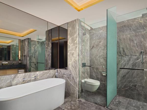 Sheraton Kuching Hotel : photo 5 de la chambre suite exécutive lit king-size