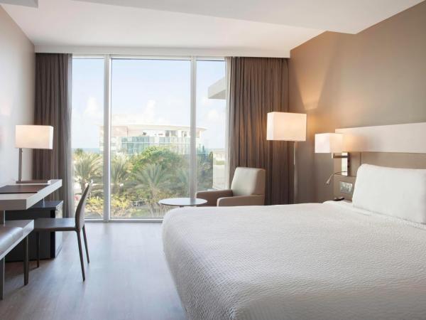AC Hotel by Marriott Miami Beach : photo 1 de la chambre chambre lit king-size - vue sur océan