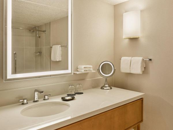 Sheraton Portland Airport Hotel : photo 2 de la chambre chambre lit king-size