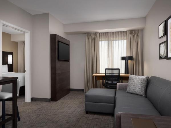 Residence Inn Charlotte SouthPark : photo 1 de la chambre suite 1 chambre lit queen-size avec canapé-lit