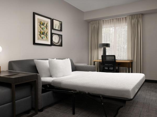 Residence Inn Charlotte SouthPark : photo 3 de la chambre studio lit king-size avec canapé-lit