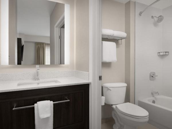 Residence Inn Charlotte SouthPark : photo 7 de la chambre two-bedroom suite with fire place