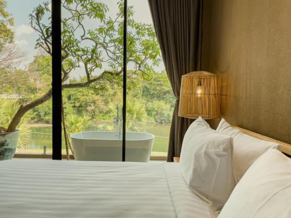 Historykan Kanchanaburi Hotel : photo 5 de la chambre chambre double deluxe avec baignoire
