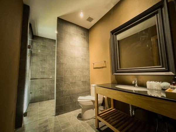 Historykan Kanchanaburi Hotel : photo 5 de la chambre chambre quadruple deluxe