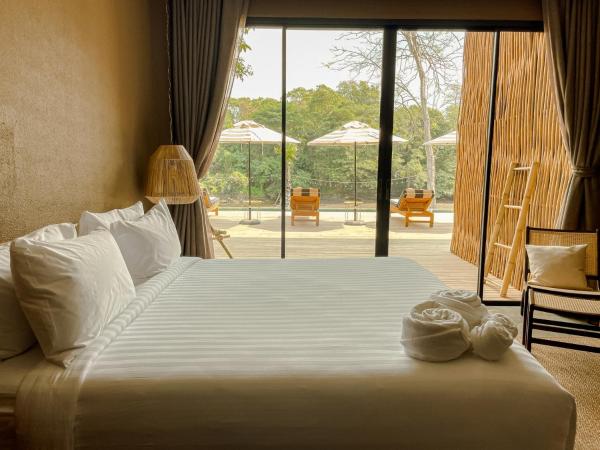 Historykan Kanchanaburi Hotel : photo 2 de la chambre chambre lit king-size deluxe