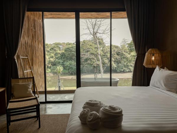 Historykan Kanchanaburi Hotel : photo 1 de la chambre chambre double deluxe avec baignoire