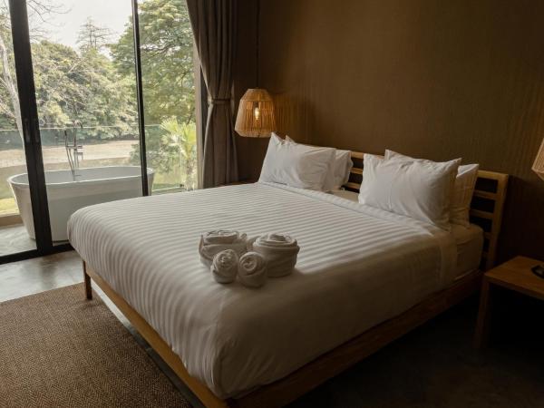 Historykan Kanchanaburi Hotel : photo 4 de la chambre chambre double deluxe avec baignoire