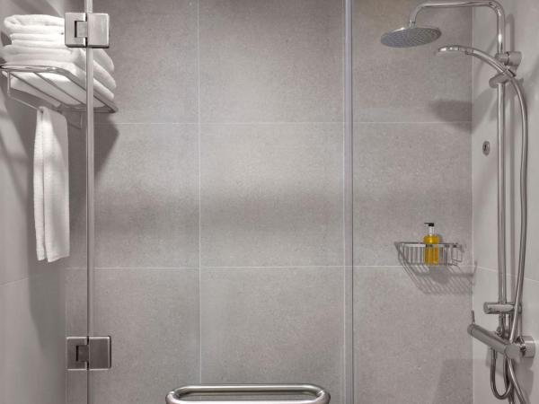 Residence Inn by Marriott Sheikh Zayed Road, Dubai : photo 9 de la chambre studio 1 lit king-size deluxe - vue sur ville