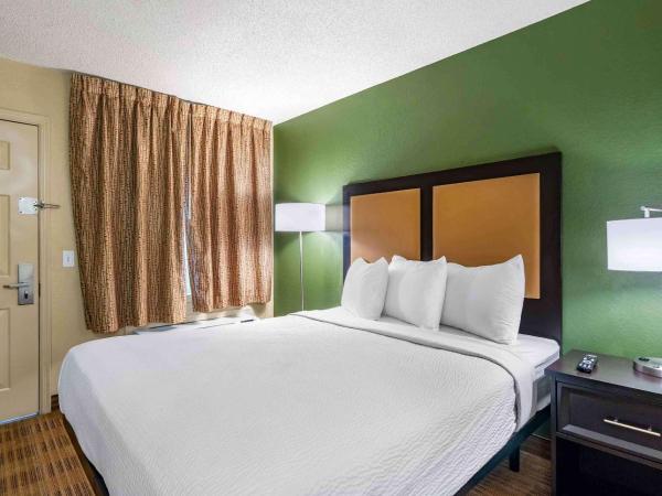 Extended Stay America Select Suites - Tampa - North Airport : photo 2 de la chambre studio lit queen-size - non-fumeurs