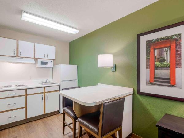 Extended Stay America Select Suites - Atlanta - Perimeter - Hammond Drive : photo 4 de la chambre studio de luxe avec 1 lit king-size - non-fumeurs