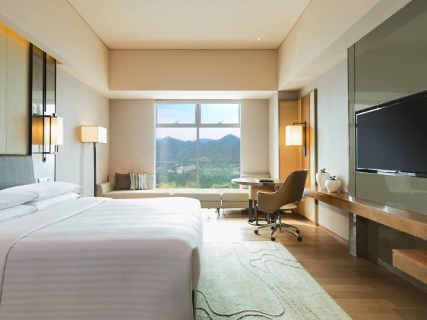Chongqing Marriott Hotel : photo 6 de la chambre chambre double exclusive - vue sur montagne