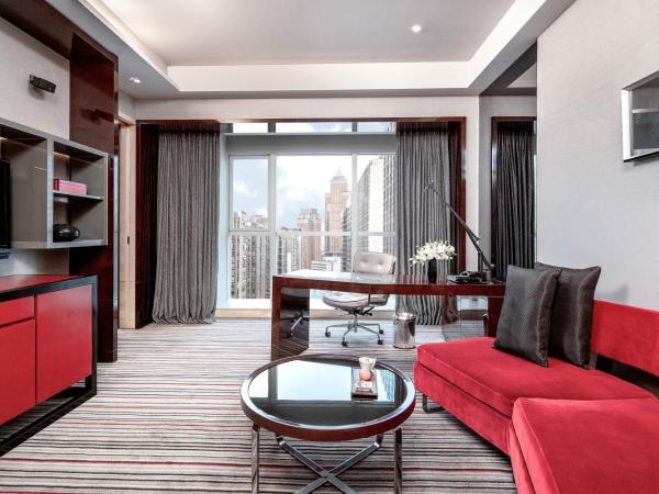 Le Meridien Chongqing Nan'an : photo 2 de la chambre suite club avec 1 lit king-size - Étage club - vue sur ville