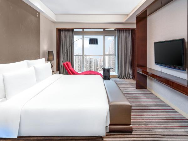 Le Meridien Chongqing Nan'an : photo 3 de la chambre suite club avec 1 lit king-size - Étage club - vue sur ville