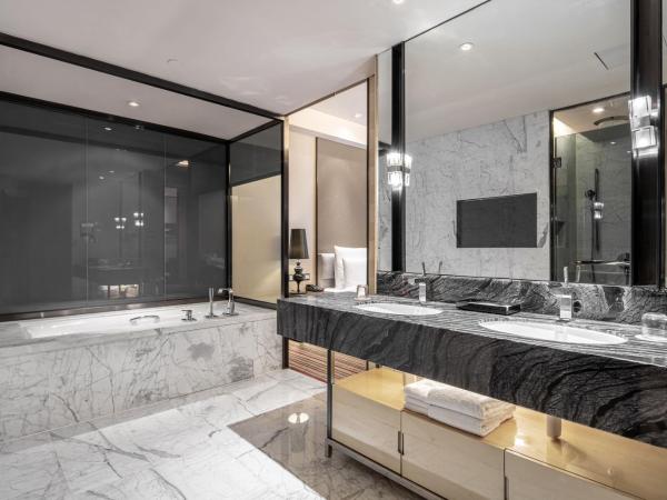Le Meridien Chongqing Nan'an : photo 4 de la chambre suite club avec 1 lit king-size - Étage club - vue sur ville