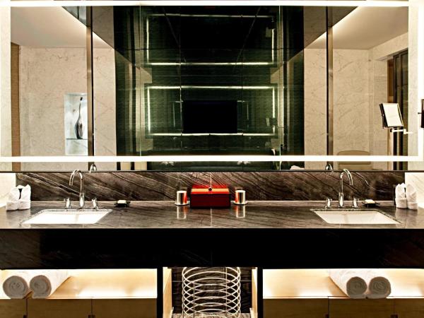 Le Meridien Chongqing Nan'an : photo 5 de la chambre suite club avec 1 lit king-size - Étage club - vue sur ville