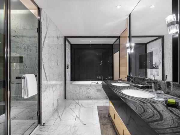 Le Meridien Chongqing Nan'an : photo 3 de la chambre suite deluxe avec 1 lit king-size - Étage club - vue sur ville