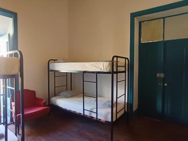 St. António 49 : photo 2 de la chambre lit simple dans dortoir pour femmes