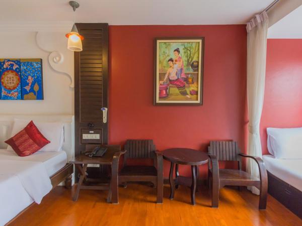 BP Chiangmai City Hotel : photo 4 de la chambre chambre lit king-size avec balcon