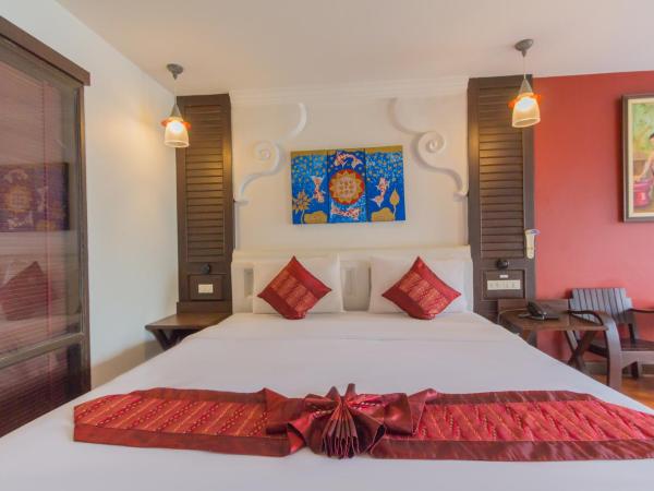 BP Chiangmai City Hotel : photo 10 de la chambre chambre lit king-size avec balcon