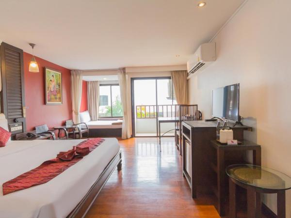 BP Chiangmai City Hotel : photo 8 de la chambre chambre lit king-size avec balcon