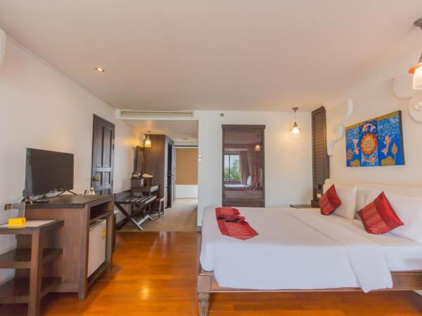 BP Chiangmai City Hotel : photo 5 de la chambre chambre lit king-size avec balcon