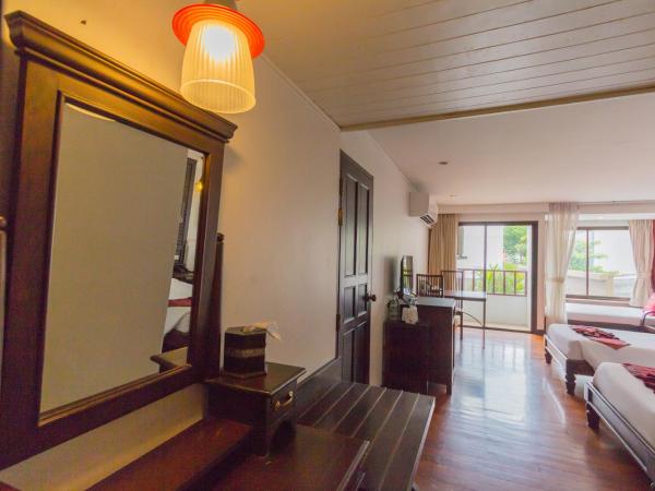 BP Chiangmai City Hotel : photo 8 de la chambre chambre lits jumeaux avec balcon