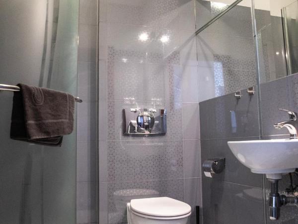 New Adler Bed & Breakfast : photo 7 de la chambre chambre double avec salle de bains privative