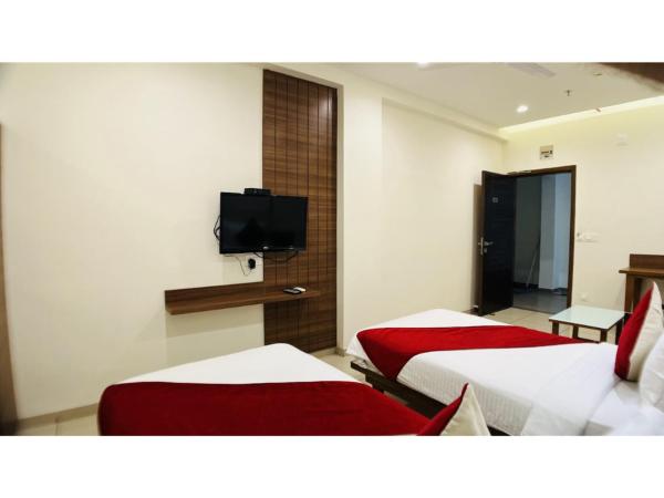 Hotel Ashray Inn Express : photo 3 de la chambre chambre lit king-size supérieure