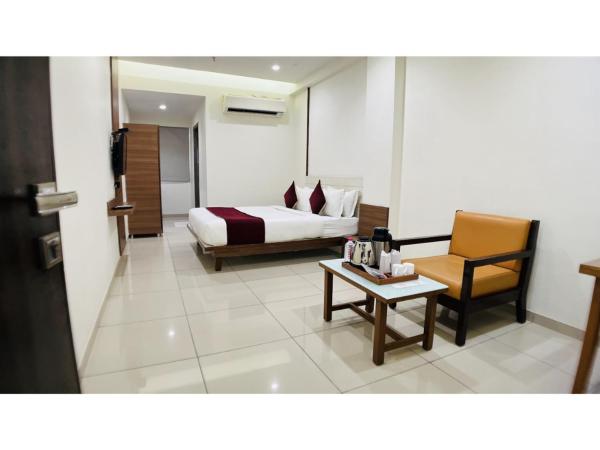 Hotel Ashray Inn Express : photo 1 de la chambre chambre lit king-size supérieure