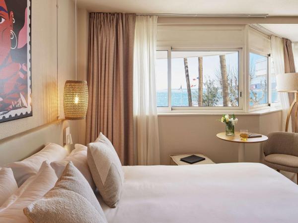Mercure Saint Raphael Centre Plage : photo 1 de la chambre suite junior avec lit double - vue sur mer