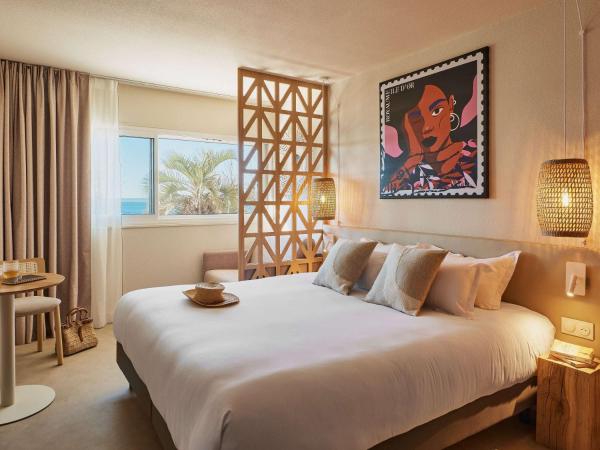 Mercure Saint Raphael Centre Plage : photo 1 de la chambre chambre double supérieure - vue sur mer