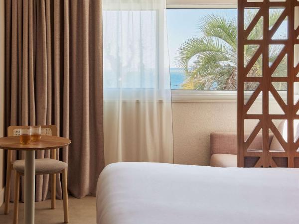 Mercure Saint Raphael Centre Plage : photo 3 de la chambre chambre double supérieure - vue sur mer