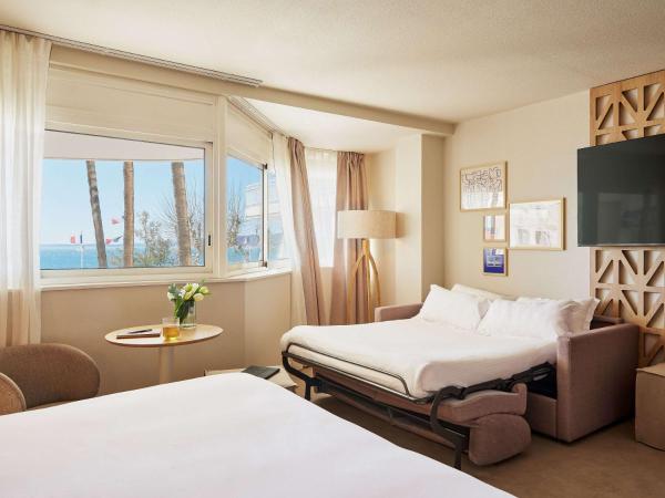 Mercure Saint Raphael Centre Plage : photo 6 de la chambre suite junior avec lit double - vue sur mer
