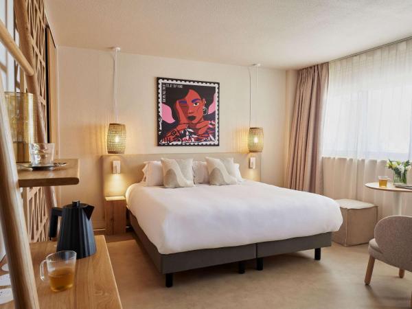 Mercure Saint Raphael Centre Plage : photo 10 de la chambre suite junior avec lit double - vue sur mer